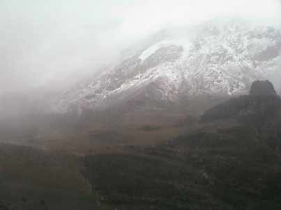 Dy3_031_snow_mtn.jpg (6487 bytes)