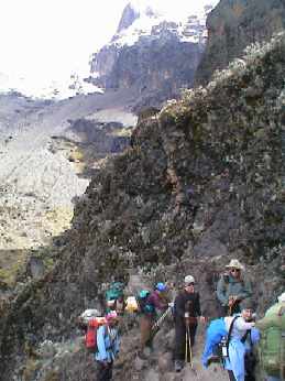 Dy4_039_climb_wall.jpg (15360 bytes)