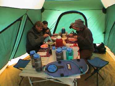 Dy5_006_breakfast.jpg (13546 bytes)