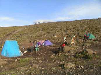 Dy7_002_Horombo_camp.jpg (11923 bytes)