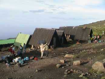 Dy7_003_Horombo_huts.jpg (10540 bytes)
