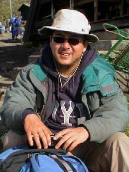 Dy7_017_Daron_Horombo.jpg (14196 bytes)