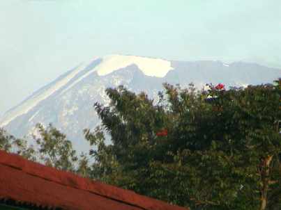 Dy7_072_Kibo_hotel.jpg (10790 bytes)